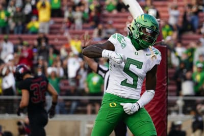 Bo Nix, No. 10 Oregon slam brakes on Coach Prime's 'Cinderella story' with  a 42-6 rout of Colorado