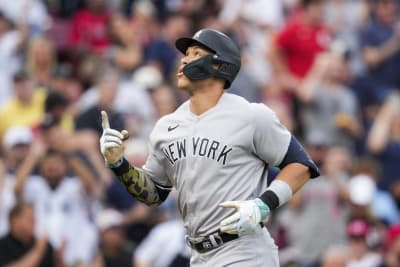 Gleyber Torres stays red hot with a solo homer!