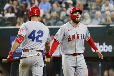 Rangers' Seager intentionally walked with bases loaded