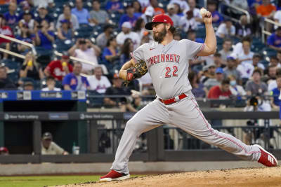 Javier Baez homers in debut as Mets rally past Reds in 10