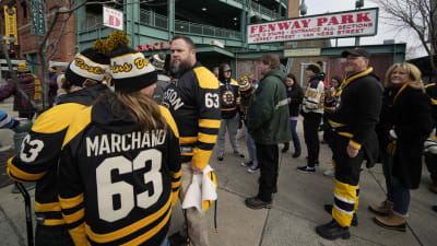 Bruins and Penguins wear baseball uniforms to Winter Classic 2023