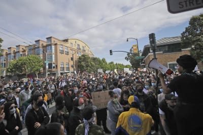 Looters and vandals strike San Francisco's Union Square