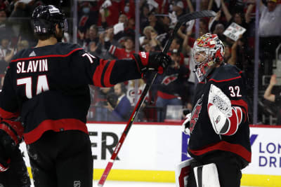 Hurricanes top Capitals 4-1 in Carolina's 1st outdoor game