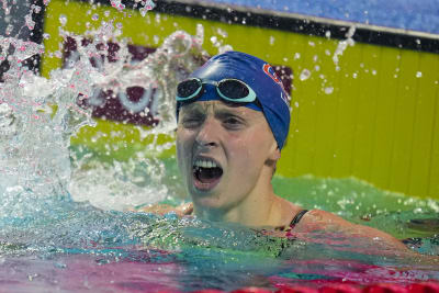 McIntosh dethrones Ledecky in 800m freestyle, snapping American legend's  13-year win streak