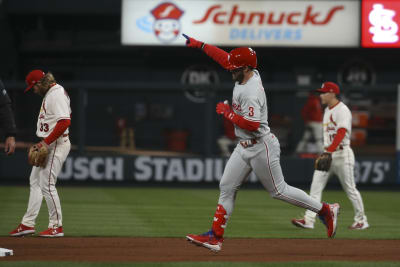 Albert Pujols hits 698th career home run in historic chase