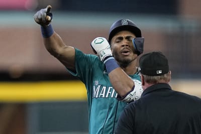 Benches clear in 9th, Servais tossed as Mariners beat Astros