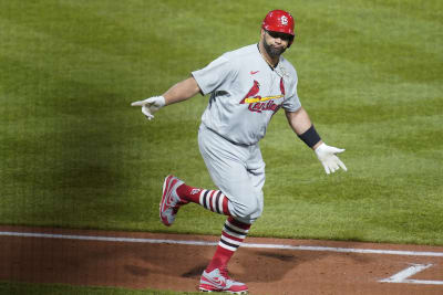 Pujols' 697th HR, moves into 4th, rallies Cards over Pirates