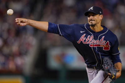 Braves get rings, beat Reds 2-1 behind scoreless Wright