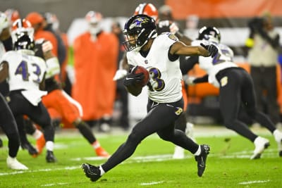 Watson throws for TD, wins home debut as Browns down Ravens