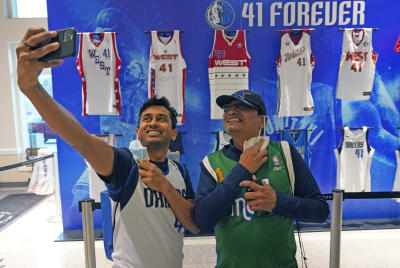  NBA Swingman Jersey Mavericks 2011 Dirk Nowitzki : Sports &  Outdoors