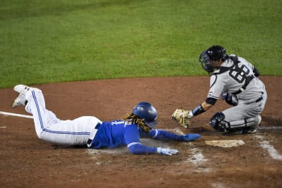 Yankees beat Blue Jays to clinch playoff berth