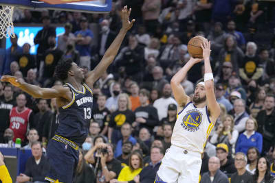 Curry scores 40, Warriors rally past Mitchell, Cavs 106-101