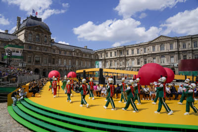 Louis Vuitton on X: Men's Spring-Summer 2024 Show. @jaden attended  @Pharrell's debut presentation on the iconic Pont Neuf Bridge in Paris.  Watch the full show at  #LVMenSS24 #LouisVuitton  #PharrellWilliams #JadenSmith