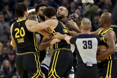 De'Aaron Fox hits insane game-winning buzzer-beater from mid-court