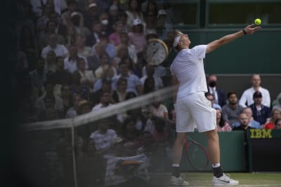 Canada's Shapovalov falls short with three-set loss to Medvedev in