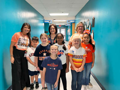 Houston Astros star Jeremy Peña meets with Robb Elementary survivors