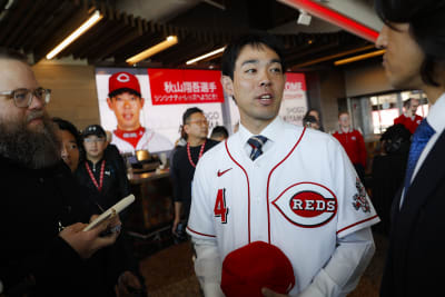 The Cincinnati Reds officially sign outfielder Shogo Akiyama - Redleg Nation