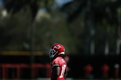 Travis Kelce's Super Bowl victory speech includes shot at Dee Ford