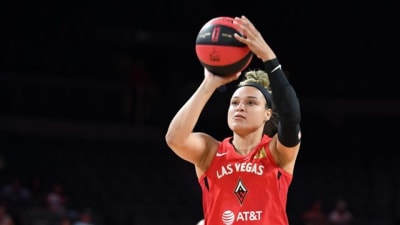 Harris praises 2022 WNBA champion Las Vegas Aces for 'grit and  determination' on and off court