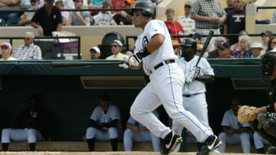 Former Detroit Tigers catcher Ivan Rodriguez elected to Baseball