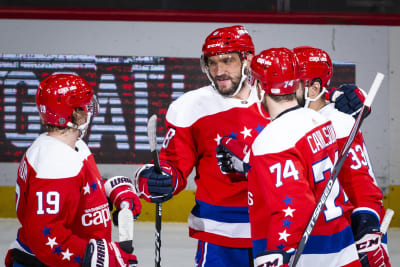 Ovechkin returned after leaving bloodied from puck to the face