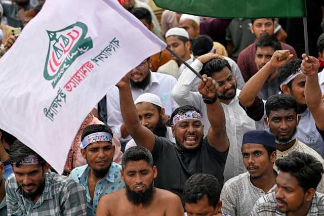Is Bangladesh Sliding Toward Extremist Dominance—and Possible Civil War? 4 Bangladesh's Islamist party projects force with a big rally in Dhaka