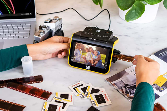 TikTok absolutely loves how this Kodak scanner digitizes film and slides!