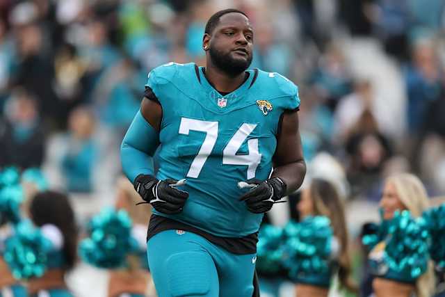 Jaguars trade left tackle Cam Robinson to Vikings, pick up draft pick