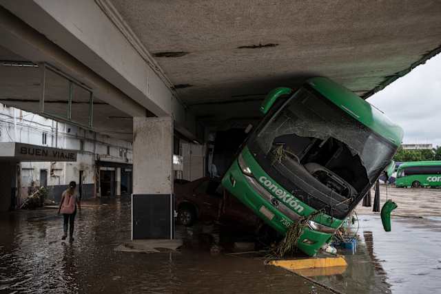 Heavy rain in Mexico sets off floods and landslides, killing at