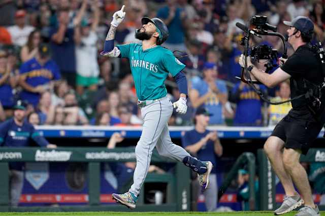 Crawford's grand slam and Raleigh's 58th homer lead Mariners to