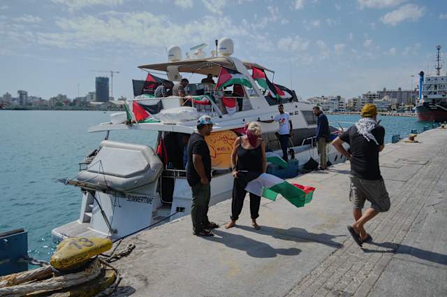 Israel intercepts the last boat from the Gaza flotilla as Israeli minister mocks the activists