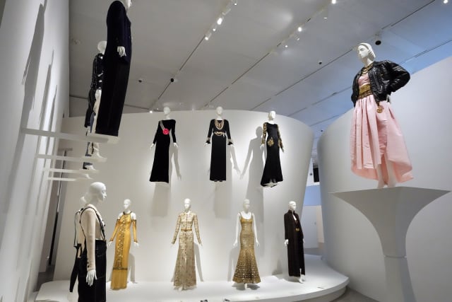 Met's sumptuous Lagerfeld show focuses on works, not words Met's sumptuous Lagerfeld show focuses on works, not words