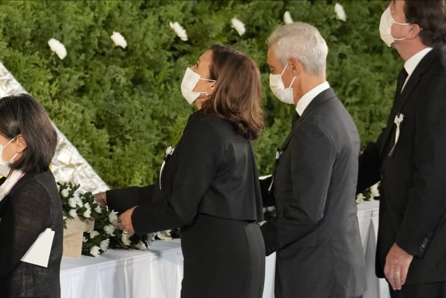 Fúnebre 葬儀 Japanese former leader Abe honored at divisive state funeral