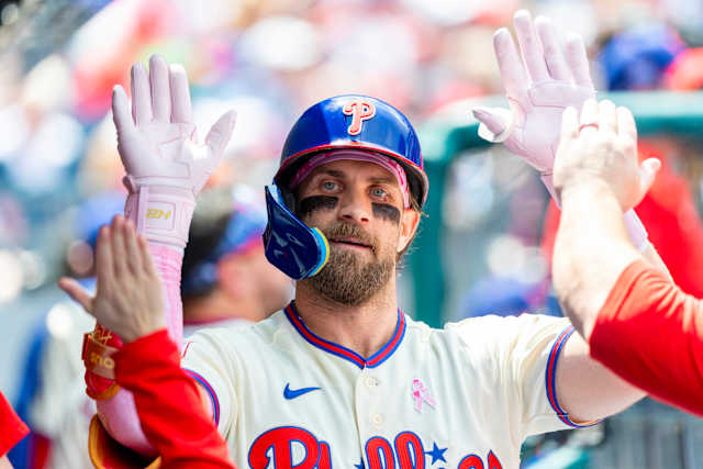 bryce harper chewing tobacco BAN DRAWS MIXED FEELINGS Who uses dip/chew? : r/baseball