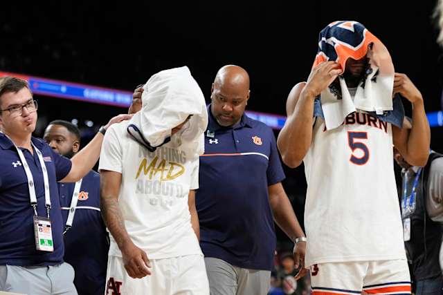 Clayton leads Florida to NCAA title game, scoring 34 points in 79
