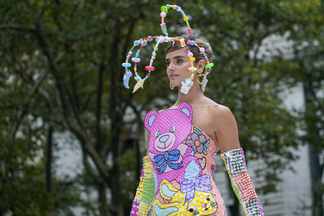 Puppies, giraffes and bears — Oh My! — on Moschino runway