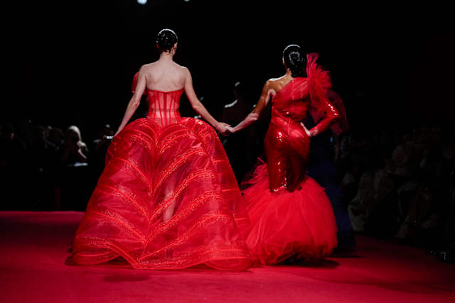 red dress fashion show nyc A couture moment by NYC Glamour Couture during NYFW  Photography:  @anjastollphoto #runway7fashion #nyfw #fashion #couture
