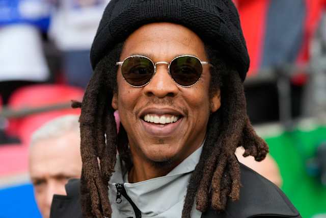 Luật sư của Jay-Z phản đối việc nam rapper bị đưa vào vụ kiện hiếp dâm sau cuộc phỏng vấn trên truyền hình của người tố cáo.