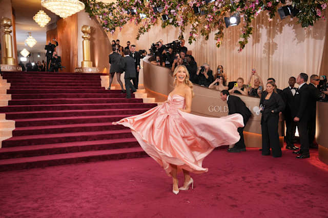 nikki glaser red dress Nikki Glaser