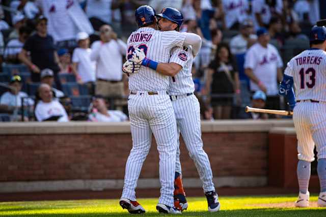 Jeff McNeil ゲーム実使用サイン入りシューズ　MLB Jeff McNeil's home run and sparkling defensive play carry Mets