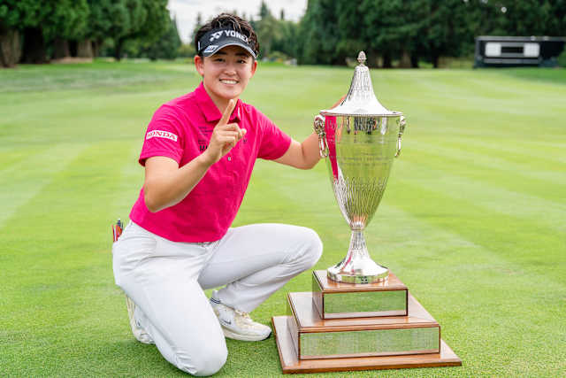 Akie Iwai wins Portland Classic to join twin sister Chisato as