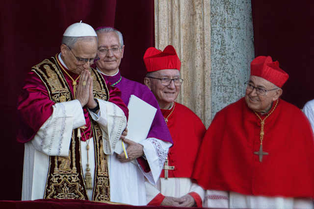 The Latest: Pope Leo XIV celebrates his first Mᴀss as pontiff a day after his election