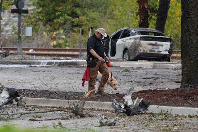 3 killed and 1 injured when plane crashes in South Florida near a