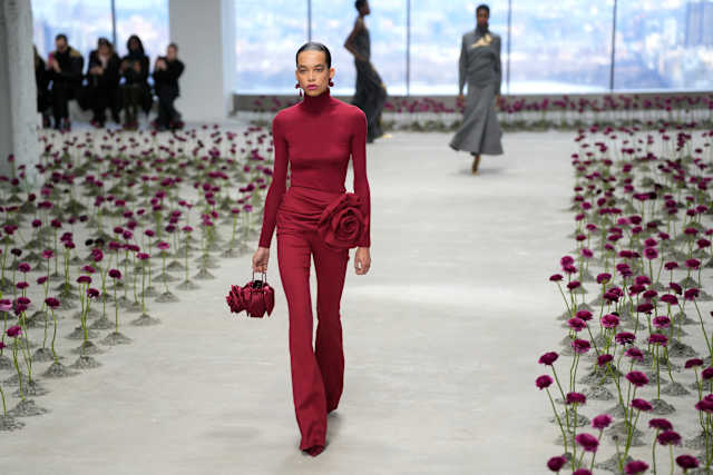 carolina herrera red dress runway Carolina Herrera's FW 2022 Collection: Dresses, Bows, And Ruffles Galore