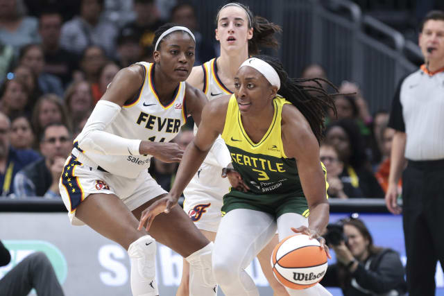 Jewell Loyd scores 32 before sellout of 18,000, Seattle holds off Caitlin Clark and Fever 85-83