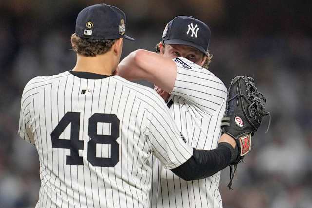Yankees blow 5-run lead with epic defensive meltdown as Dodgers