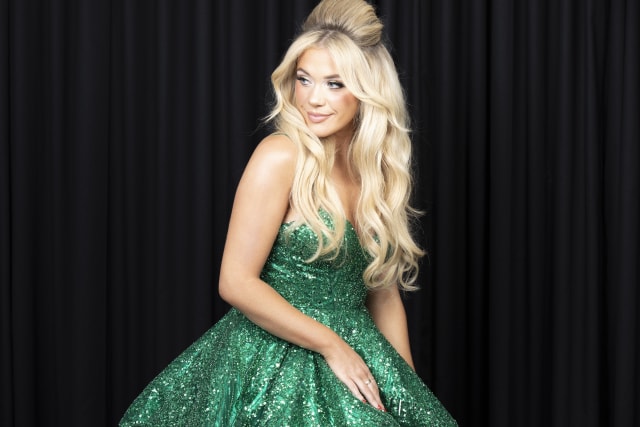 megan moroney green dress the lucky era starts tonight at midnight