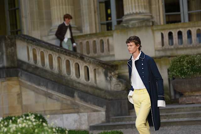 Dior moves Paris men's show earlier as heat wave grips city