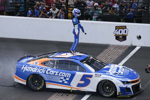 Kyle Larson races to his 1st Brickyard 400 victory, making a late