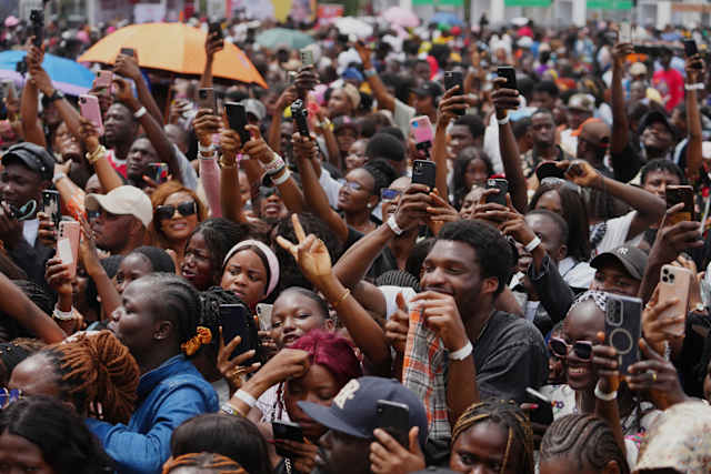 Nigerian chef breaks world record for cooking the largest jollof